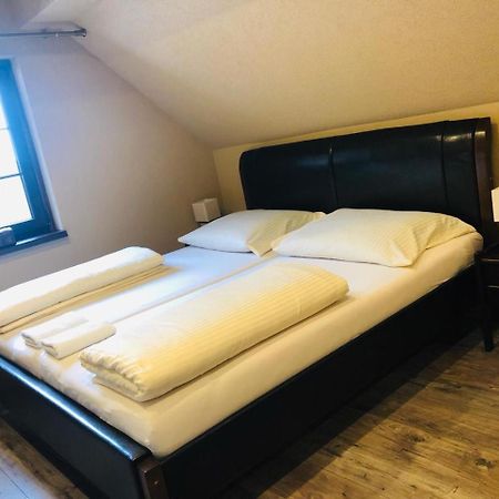 Penzion A Restauracia Hanisberg Krupina Εξωτερικό φωτογραφία