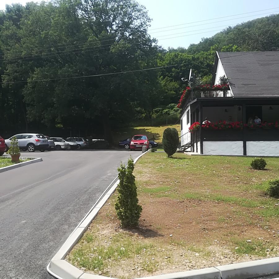 Penzion A Restauracia Hanisberg Krupina Εξωτερικό φωτογραφία
