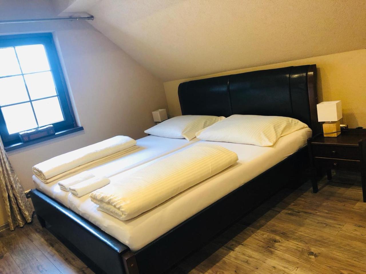 Penzion A Restauracia Hanisberg Krupina Εξωτερικό φωτογραφία