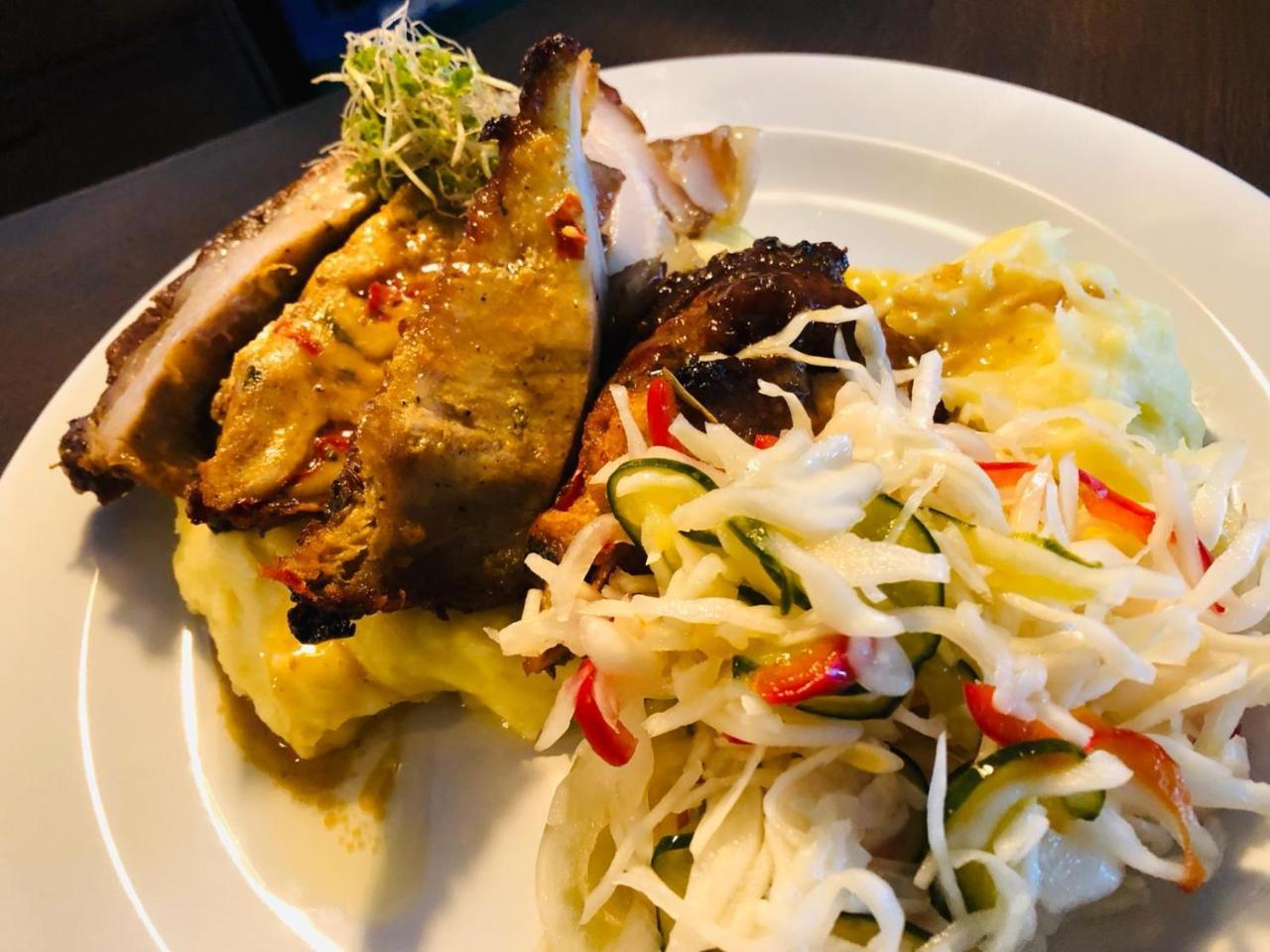 Penzion A Restauracia Hanisberg Krupina Εξωτερικό φωτογραφία
