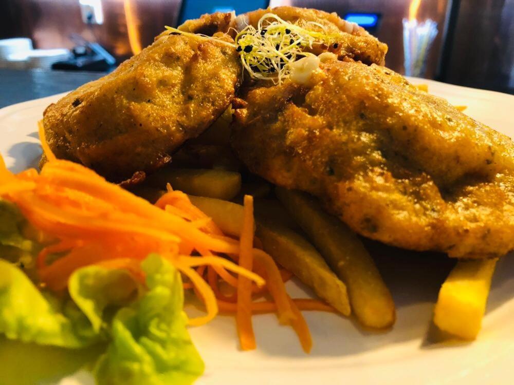 Penzion A Restauracia Hanisberg Krupina Εξωτερικό φωτογραφία