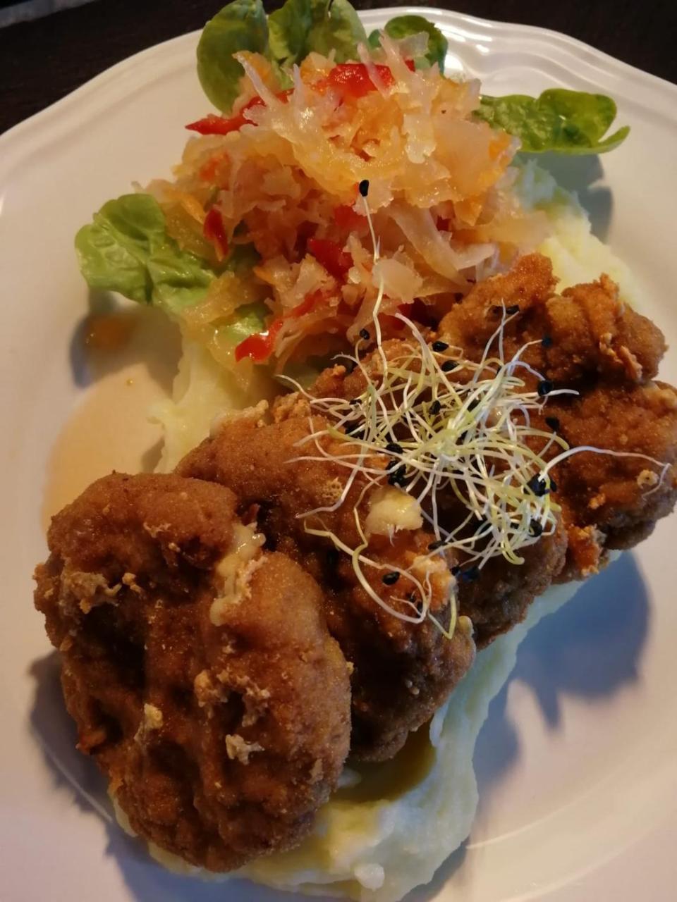 Penzion A Restauracia Hanisberg Krupina Εξωτερικό φωτογραφία