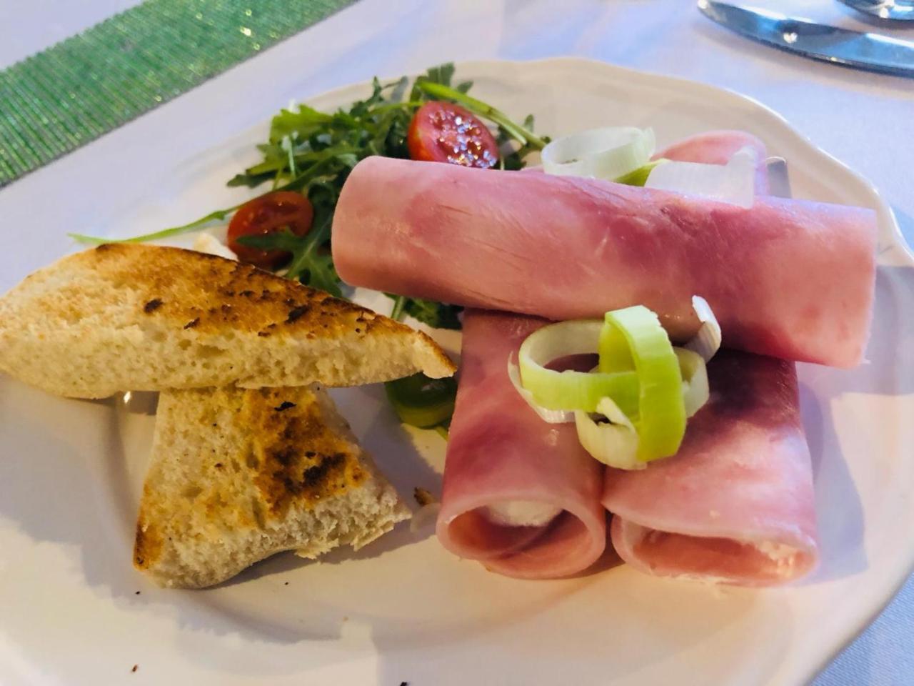 Penzion A Restauracia Hanisberg Krupina Εξωτερικό φωτογραφία